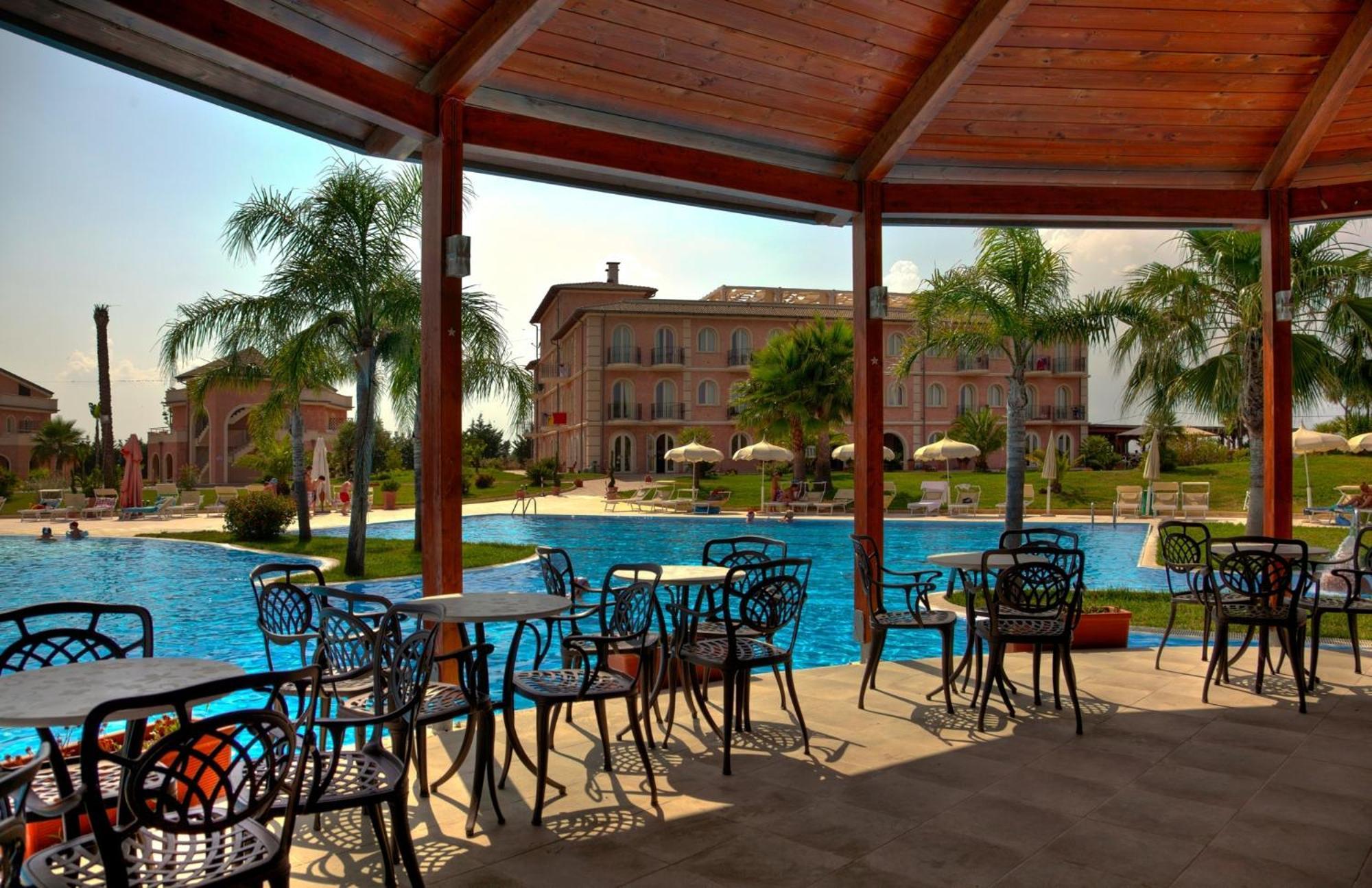 Bv Airone Resort มารีนา ดี ซีบารี ภายนอก รูปภาพ
